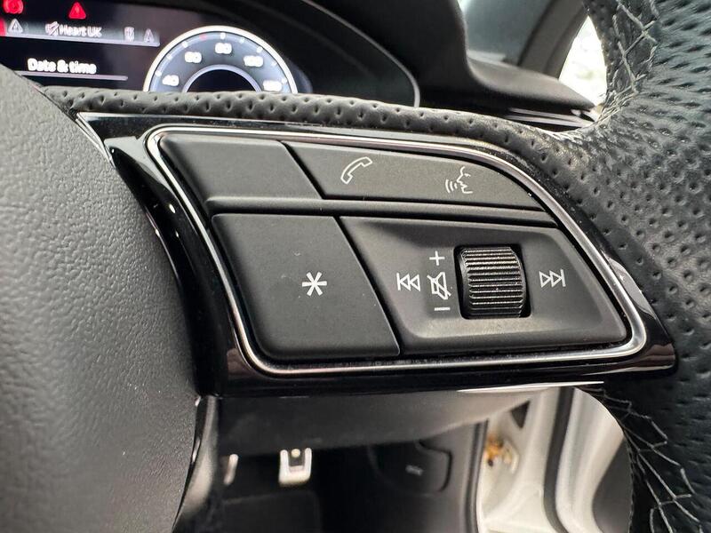 Audi A4 Avant 2.0 TFSI 40 Black Edition Estate 5dr Petrol S Tronic Euro 6 (s/s) (204 ps) - U6493