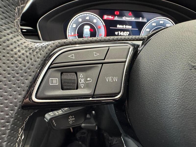Audi A4 Avant 2.0 TFSI 40 Black Edition Estate 5dr Petrol S Tronic Euro 6 (s/s) (204 ps) - U6493