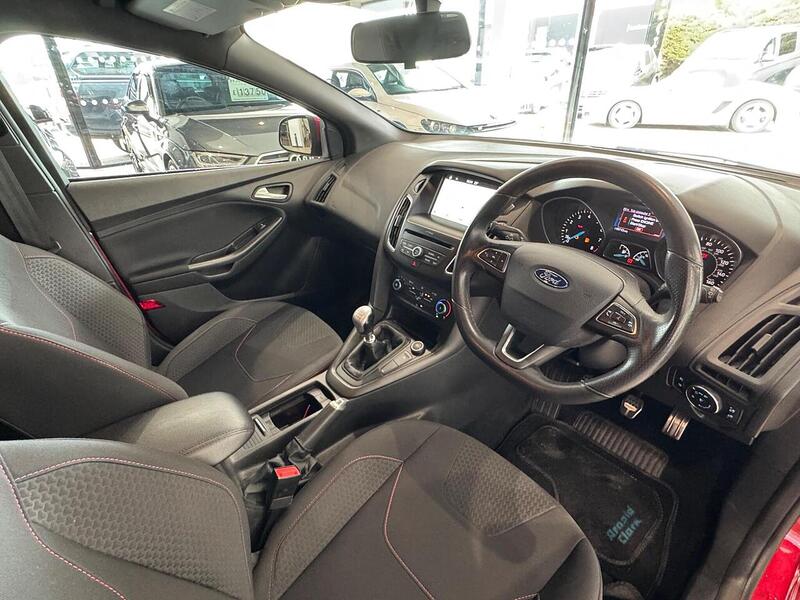 Ford Focus T EcoBoost ST-Line Hatchback 1.0 Manual Petrol - U6506