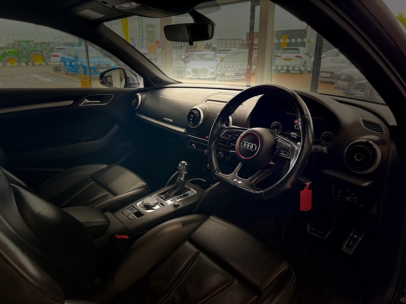 Audi S3 2.0 TFSI Hatchback 3dr Petrol S Tronic quattro Euro 6 (s/s) (310 ps) - U6525