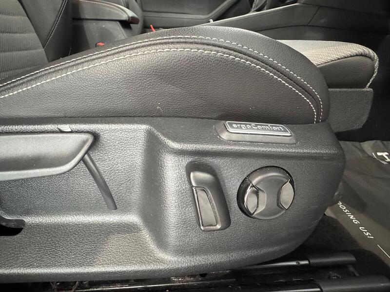 Volkswagen Passat TSI EVO R-Line Estate 1.5 Automatic Petrol - U6535