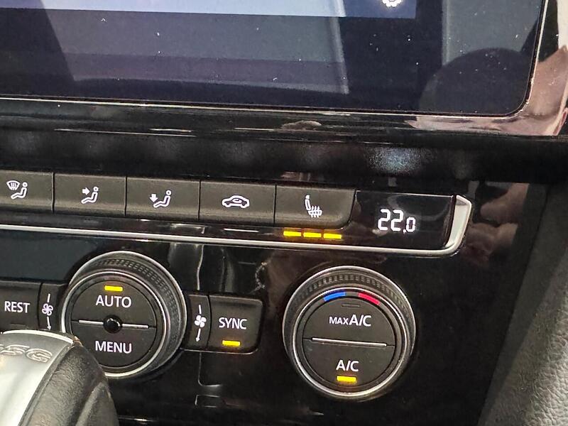 Volkswagen Passat TSI EVO R-Line Estate 1.5 Automatic Petrol - U6535
