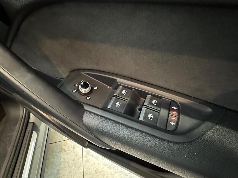 Audi Q5 TDI S line SUV 2.0 Automatic Diesel - U6551