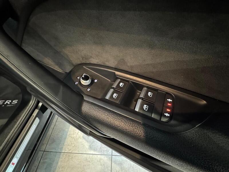 Audi Q5 2.0 TDI 40 S line SUV 5dr Diesel S Tronic quattro Euro 6 (s/s) (190 ps) - U6574