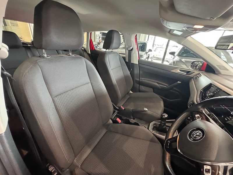 Volkswagen Polo TSI SE - U6584