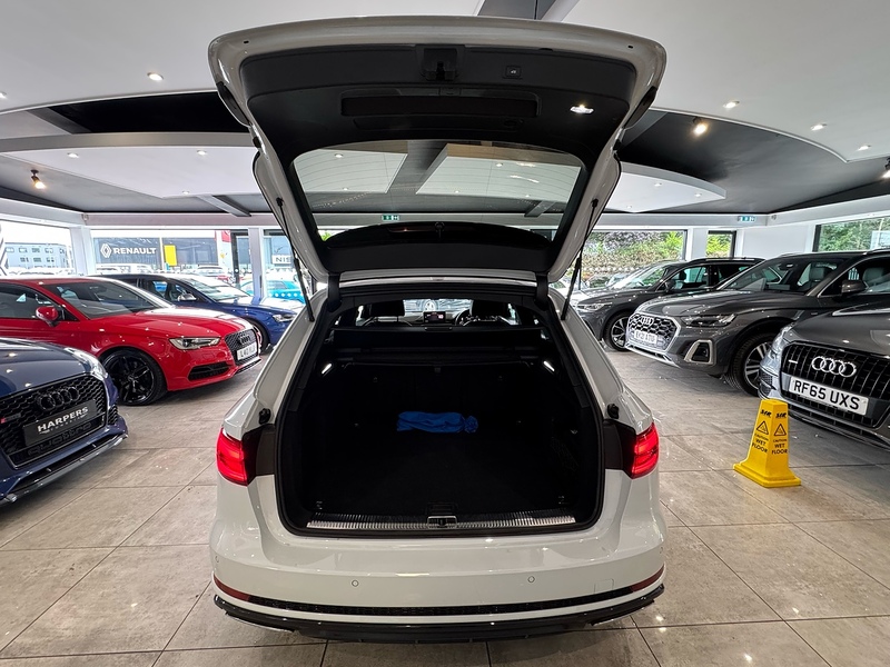 Audi A4 Avant 2.0 TFSI 40 Black Edition Estate 5dr Petrol S Tronic Euro 6 (s/s) (190 ps) - U6599