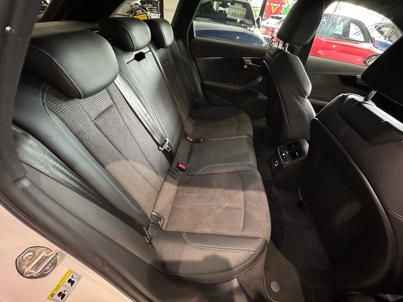 Audi A4 Avant 2.0 TFSI 40 Black Edition Estate 5dr Petrol S Tronic Euro 6 (s/s) (190 ps) - U6599