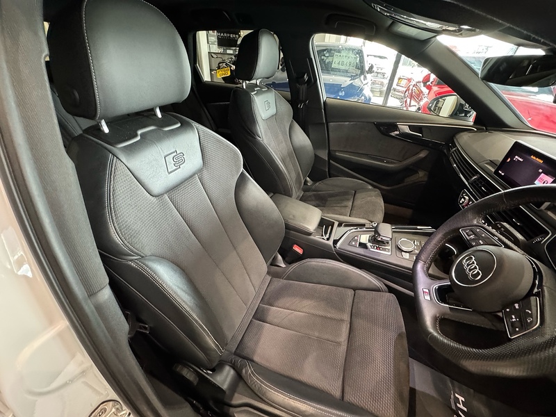 Audi A4 Avant 2.0 TFSI 40 Black Edition Estate 5dr Petrol S Tronic Euro 6 (s/s) (190 ps) - U6599