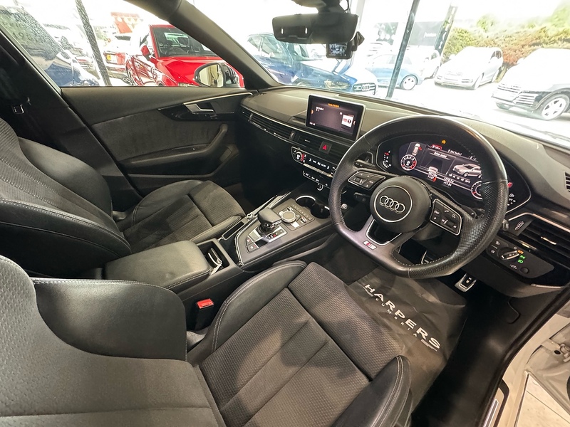 Audi A4 Avant 2.0 TFSI 40 Black Edition Estate 5dr Petrol S Tronic Euro 6 (s/s) (190 ps) - U6599