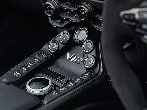 Aston Martin Vantage V12 Roadster - U5275