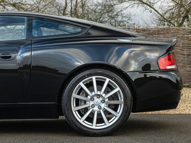 Aston Martin Vanquish S  - U5321