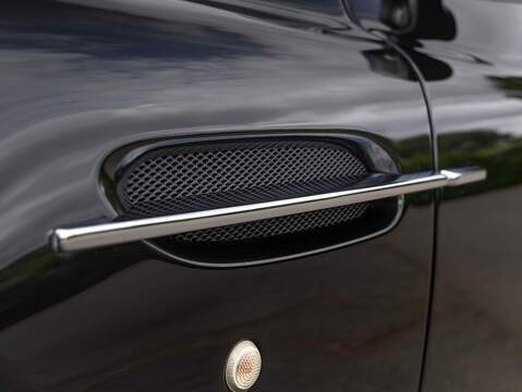 Aston Martin Vanquish S  - U5321