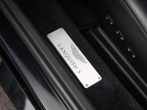 Aston Martin Vanquish S  - U5321