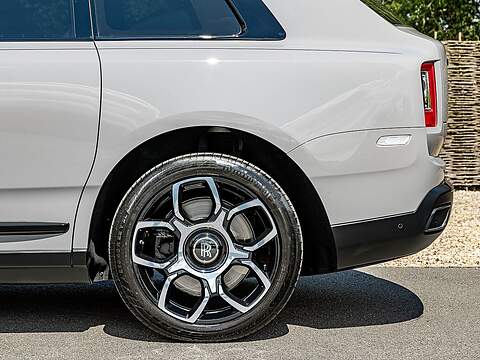Rolls Royce Cullinan V12 Black Badge - U5440