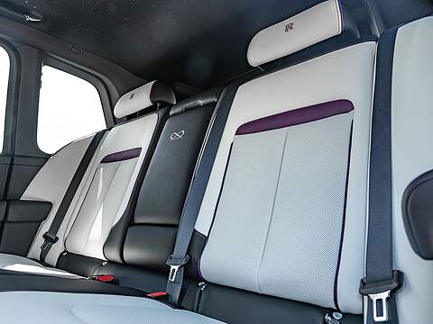 Rolls Royce Cullinan V12 Black Badge - U5440