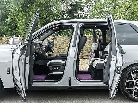 Rolls Royce Cullinan V12 Black Badge - U5440