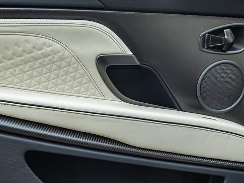 Aston Martin Dbs Superleggera V12 - U5456