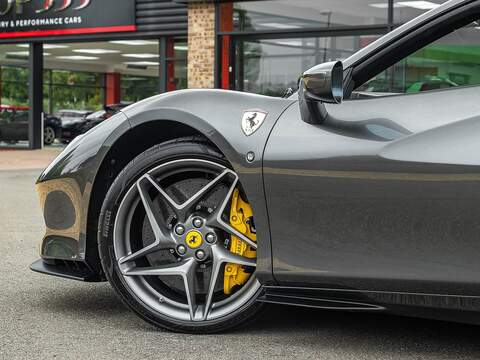 Ferrari F8 Spider - U5490