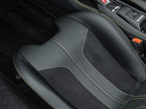 Ferrari F8 Spider - U5490
