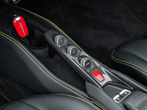 Ferrari F8 Spider - U5490