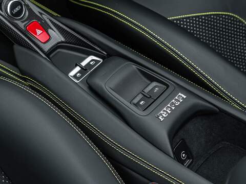 Ferrari F8 Spider - U5490