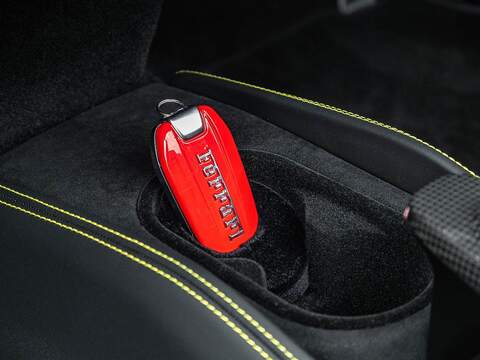 Ferrari F8 Spider - U5490