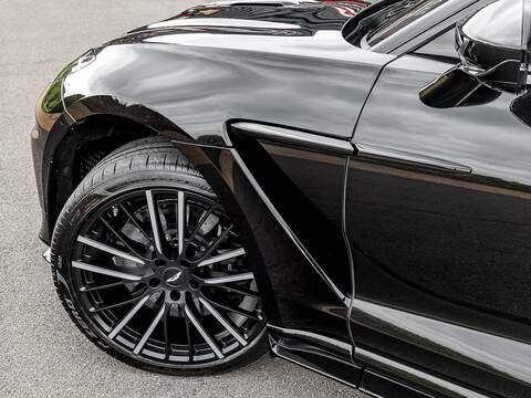 Aston Martin Dbx V8 - U5496