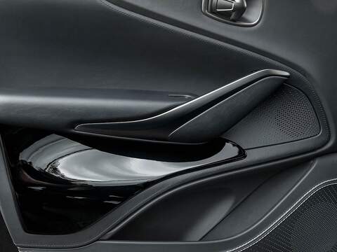 Aston Martin Dbx V8 - U5496