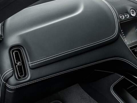 Aston Martin Dbx V8 - U5496