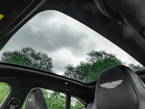 Aston Martin Dbx V8 - U5496