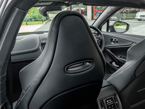 Aston Martin Dbx V8 - U5496