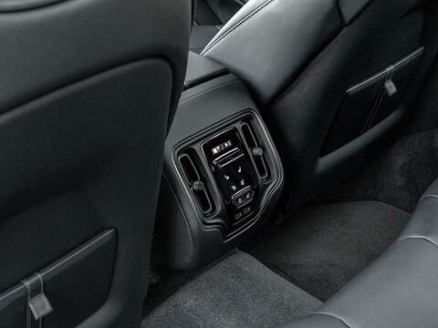 Aston Martin Dbx V8 - U5496