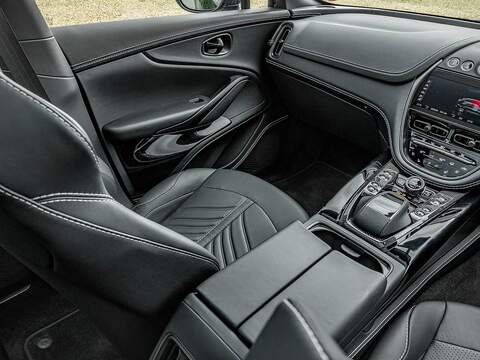 Aston Martin Dbx V8 - U5496