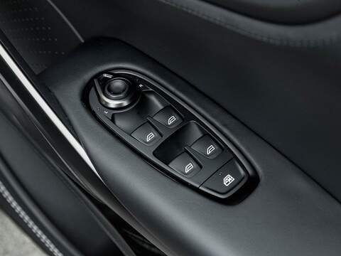 Aston Martin Dbx V8 - U5496