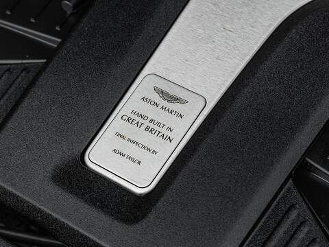 Aston Martin Dbx V8 - U5496