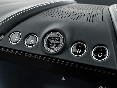 Aston Martin Dbx V8 - U5496