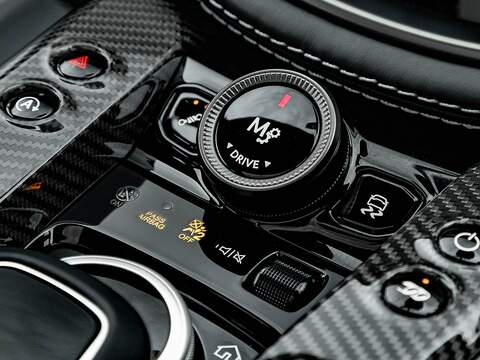 Aston Martin Dbx V8 - U5496