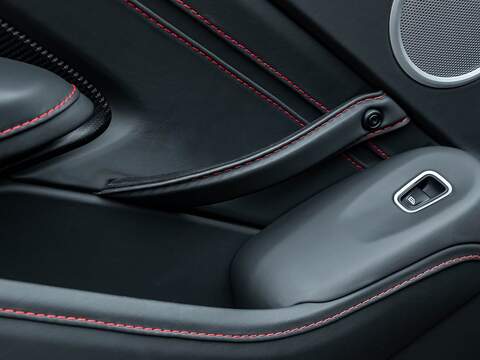 Aston Martin Vantage V8 - U5528