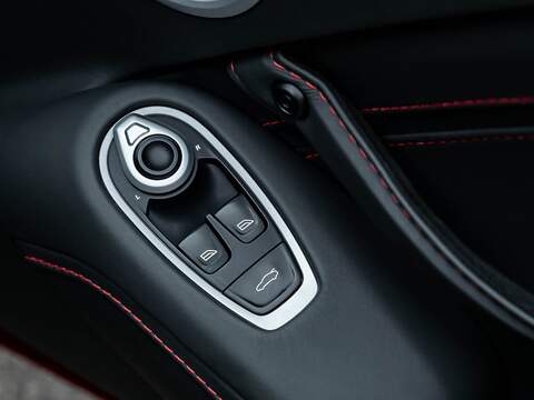 Aston Martin Vantage V8 - U5528