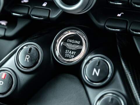 Aston Martin Vantage V8 - U5528