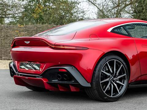 Aston Martin Vantage V8 - U5528