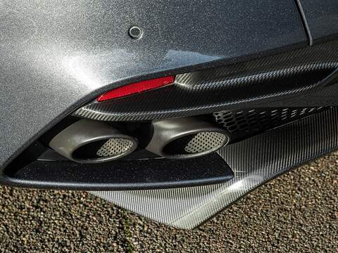 Aston Martin Dbs Superleggera V12 - U5545
