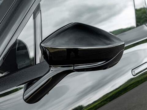 Aston Martin Dbx V8 - U5553