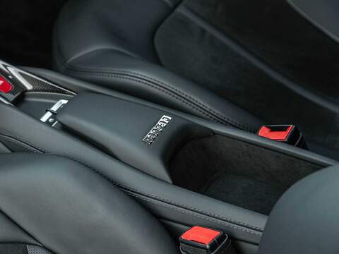 Ferrari F8 Tributo - U5561