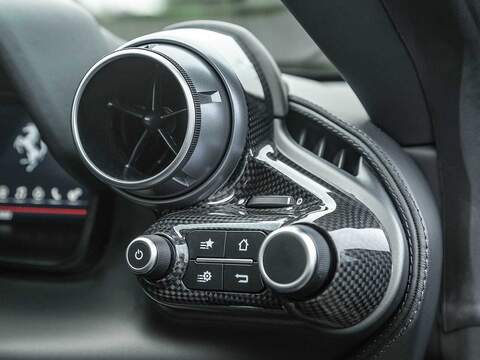 Ferrari F8 Tributo - U5561