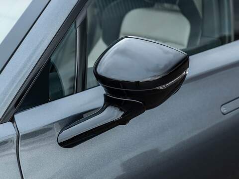 Aston Martin Dbx V8 - U5563