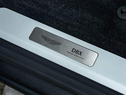 Aston Martin Dbx V8 - U5563