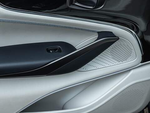 Aston Martin Dbx V8 - U5563