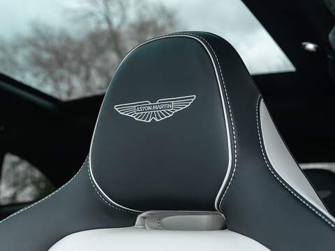 Aston Martin Dbx V8 - U5563