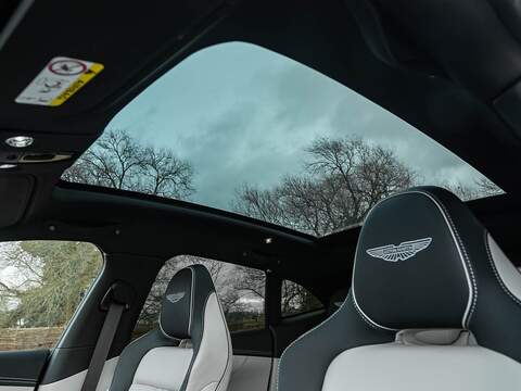 Aston Martin Dbx V8 - U5563